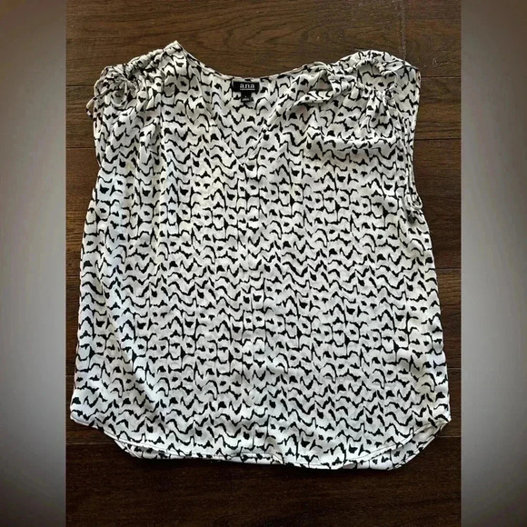 A.n.a Black and white blouse- size L - Picture 4 of 6